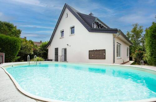 Rückansicht mit Pool - 6 Zimmer Einfamilienhaus zum Kaufen in Kaiserslautern