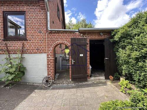 Außenansicht mit Nebengebäude - 