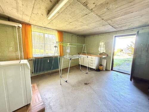 KG: Waschküche mit Gartenzugang - 