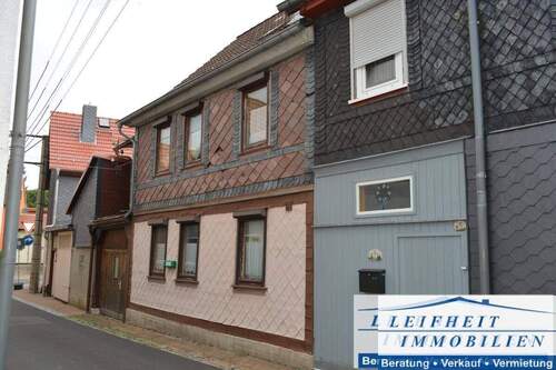 Vorderansicht - Für Kreative: Uriges Bauernhaus zum Herrichten