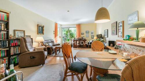 Wohnzimmer 2 - Gepflegte 2-Zimmer-Erdgeschosswohnung mit Stellplatz, Keller und schöner Terrasse