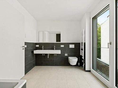 Whg 4 Bad1.jpg - 2 Zimmer Etagenwohnung in Friedrichshafen