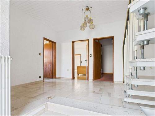 Eingangsbereich - 6 Zimmer Einfamilienhaus zum Kaufen in Aschaffenburg / Strietwald