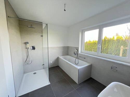 Badezimmer - Etagenwohnung mit 101,00 m&sup2; in Altusried zum Kaufen