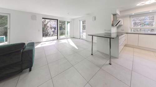 EG_Wohnen_Essen - Hausgefühl garantiert: 151 m² Maisonette mit Garten, Souterrain-Terrasse & 2 Tiefgaragen (BJ 2015)