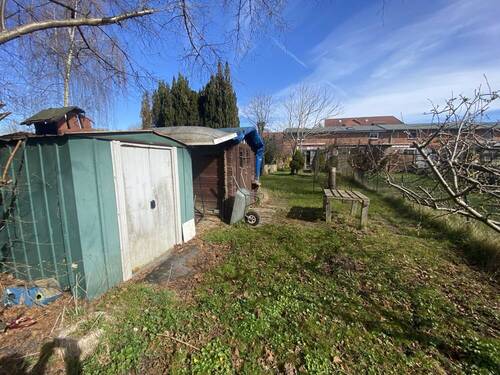 Zwei einfache Gartenhäuser - 4 Zimmer Reihenmittelhaus zum Kaufen in Schönberg