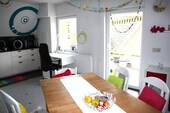 OG Wohn- und Essbereich mit Zugang zur Terrasse - 