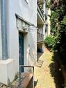 Eingang zur Wohnung mit Balkon - 