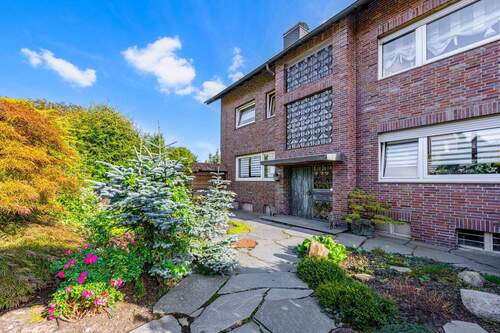 Frontansicht - Viel Raum für Familie und Gäste - Wohnen, Arbeiten und Vermieten unter einem Dach