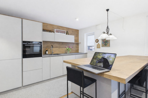 Moderne Einbauküche - 2 Zimmer Etagenwohnung zum Kaufen in Übersee