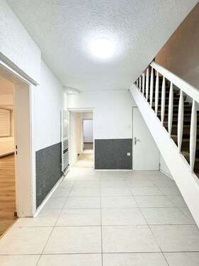 Flur EG - Einfamilienhaus mit 200,00 m&sup2; in Seesen zum Kaufen