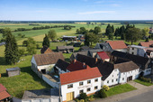 Luftbild - 7 Zimmer Einfamilienhaus zum Kaufen in Schleifreisen