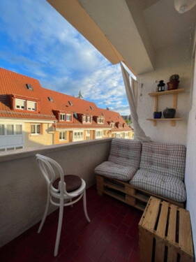 Balkonblick rechts - 2 Zimmer Etagenwohnung zum Kaufen in Stuttgart