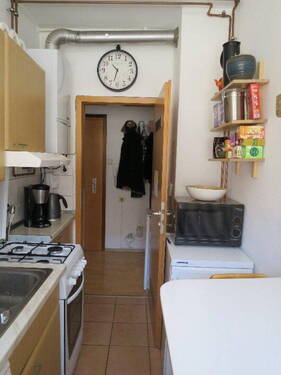 Küche mit Blick zum Flur - 