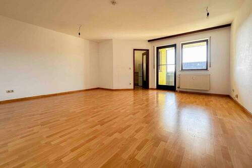 Wohnzimmer - 2 Zimmer Etagenwohnung in Erlangen