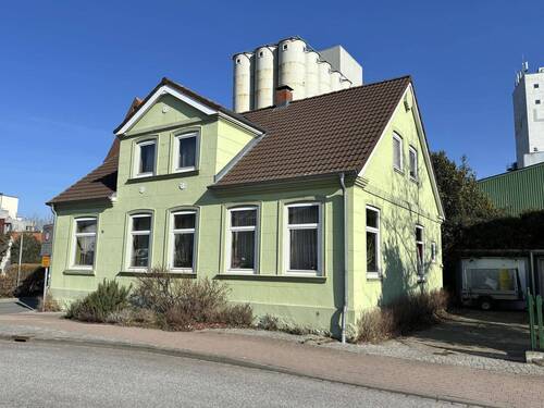 Einfamilienhaus 1 Südansicht - Zwei Einfamilienhäuser in zentraler Hafennähe
