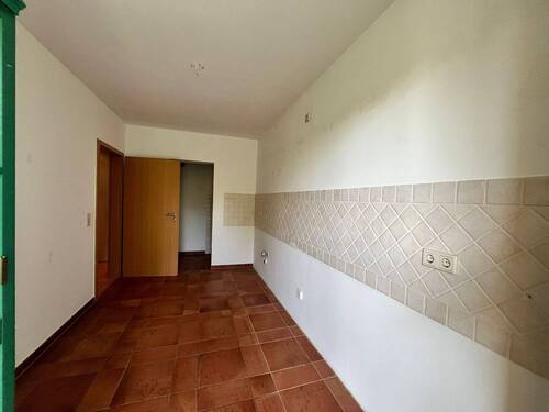 Wohnzimmer mit Balkonzugang - 