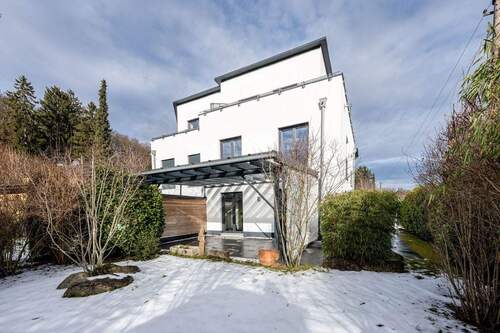 Hausansicht - 6 Zimmer Doppelhaushälfte zum Kaufen in Starnberg