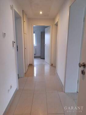 Flur - 3 Zimmer Etagenwohnung in Eisenberg (Pfalz)