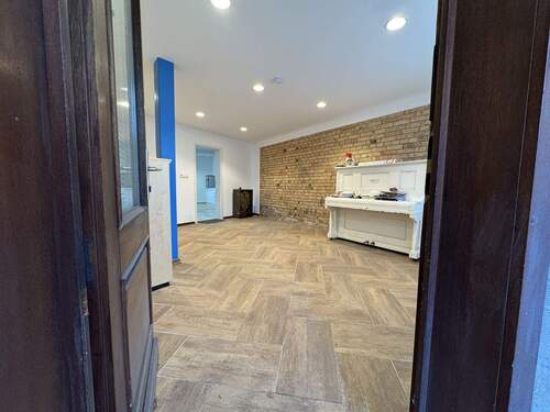 Eingangsbereich Büro - Vielseitiges Stadthaus mit Ausbaupotenzial und historischem Charme