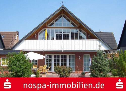 Außenansicht - Sommerimpressionen - Ferienhaus mit zwei Wohnungen in reizvoller Lage von Maasholm-Bad!