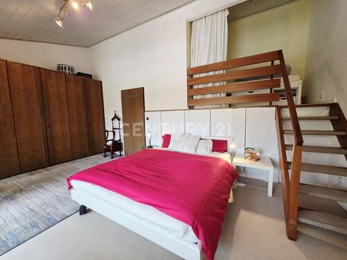 Schlafzimmer mit Zugang zum Balkon - 