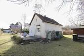 Bungalowhaus von hinten - 