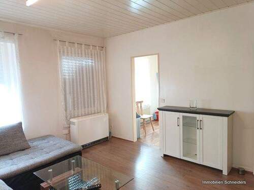 Wohnzimmer - 2 Zimmer Etagenwohnung in Krefeld