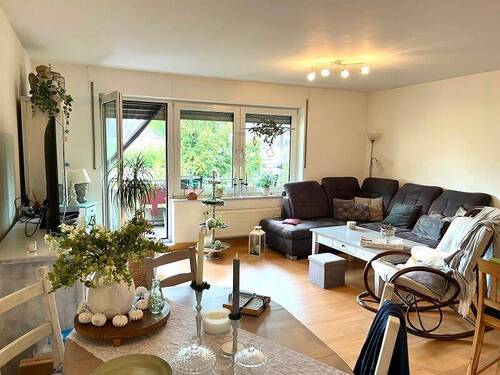 Wohnzimmer mit offener Küche - 