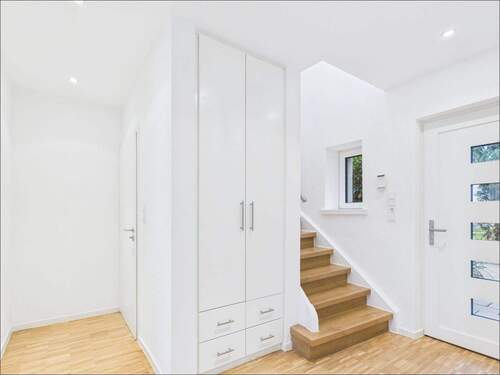 Flur - 5 Zimmer Doppelhaushälfte in Frankfurt am Main / Unterliederbach