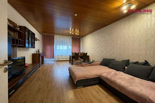 Wohn-Esszimmer mit Zugang zum Balkon - 