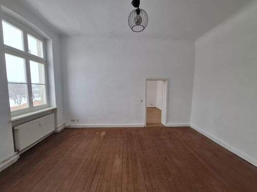 Wohnzimmer mit Durchgang zum Schlafzimmer (2) - 