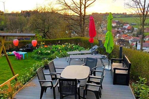 Terrasse 1 - Wohnen wie im Urlaub - Einfamilienhaus mit Pool, Einliegerwohnung und Fernblick