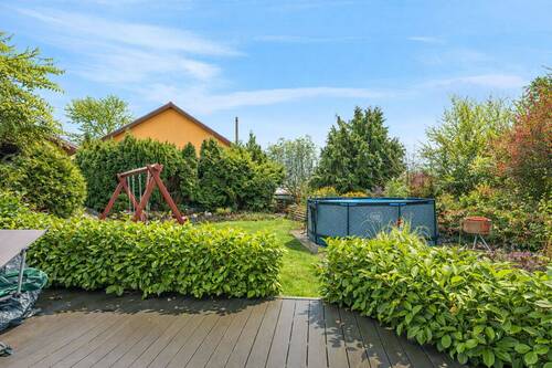 Blick von Terrasse 1 in den Garten - 