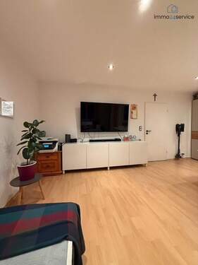 Wohnzimmer - 3 Zimmer Etagenwohnung zum Kaufen in Singen