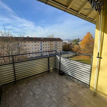 Aussicht Balkon - 3 Zimmer Etagenwohnung in Singen