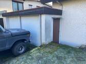 Garage + 2 Stellplätzen davor - 