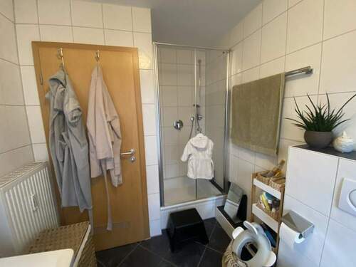 Tageslichtbad mit Dusche - 