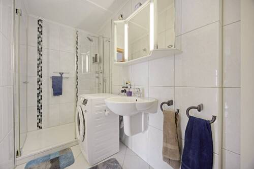 Badezimmer mit Dusche Einliegerwohnung - 
