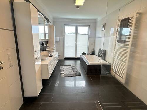 weitere Badansicht im Obergeschoss - 