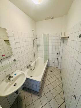 BAd - Etagenwohnung mit 99,00 m² in Berlin zur Miete
