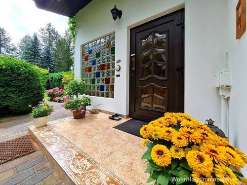 Hauseingangsbereich auf der Nord-Ost Seite - 4 Zimmer Bungalow in Fichtenwalde