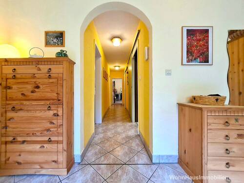 Langer Flur von der Diele abgehend - Bungalow mit 135,00 m² in Fichtenwalde zum Kaufen