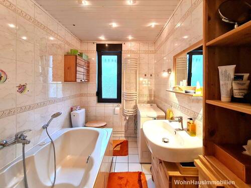 Kompaktes Badezimmer auf der Nord-Ost Seite - 