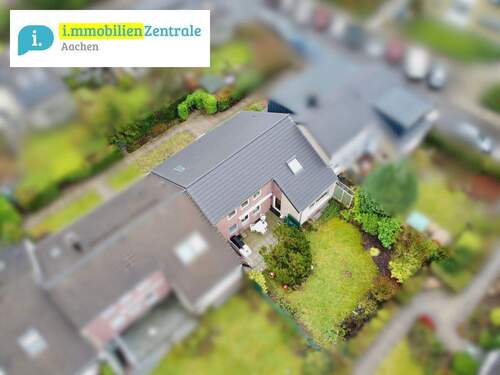 Drohnenperspektive Rückansicht - 7 Zimmer Reihenmittelhaus in Aachen