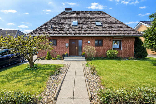 Aussenansicht vorne - Charmantes Einfamilienhaus in ruhiger Wohnlage von Brunsbüttel!