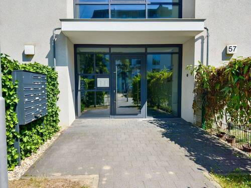 Hauseingang - Etagenwohnung mit 94,30 m² in Berlin zum Kaufen
