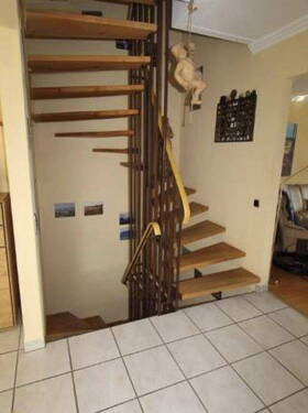 Holztreppe ins OG - 