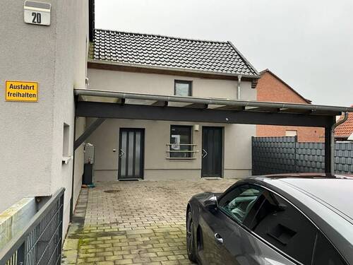 Anbau und Hoffläche - 