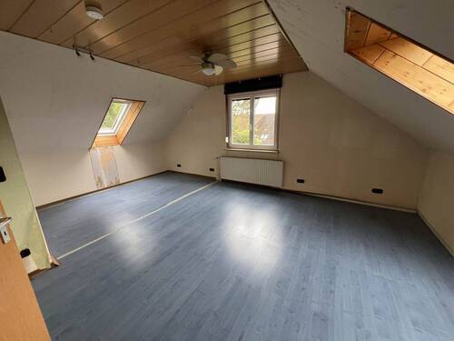 OG großes Zimmer Südseite.JPG - 